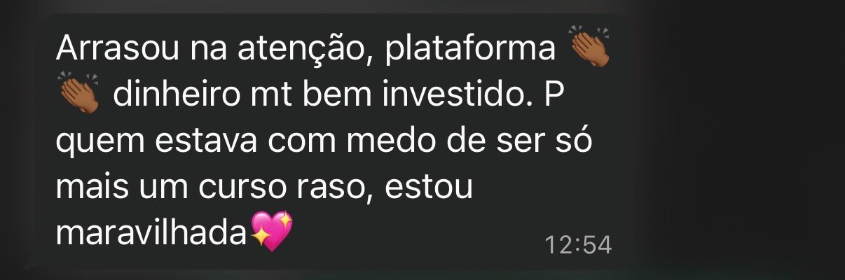 Depoimento de aluna elogiando o atendimento, a plataforma e o investimento no curso